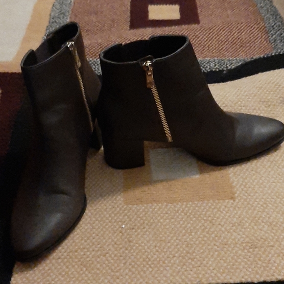 Shoes - Picture 3 of 4